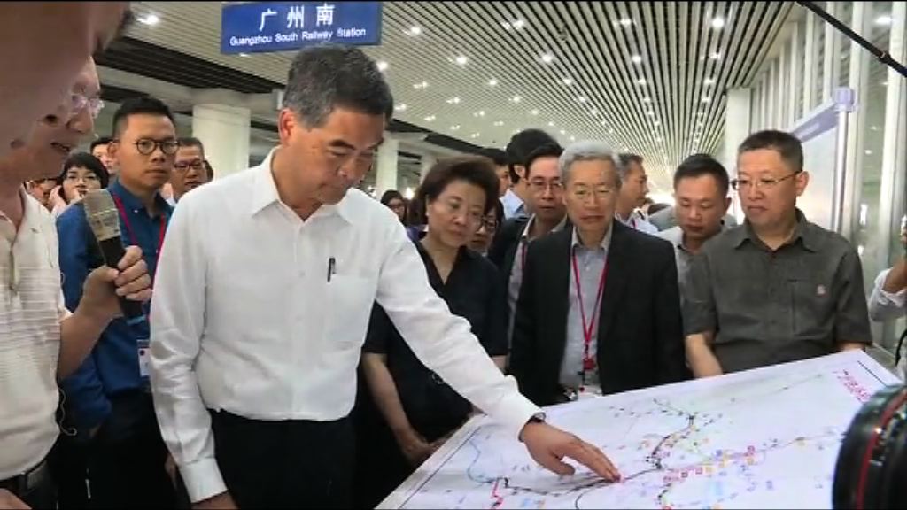 梁振英率考察團考察肇慶新區