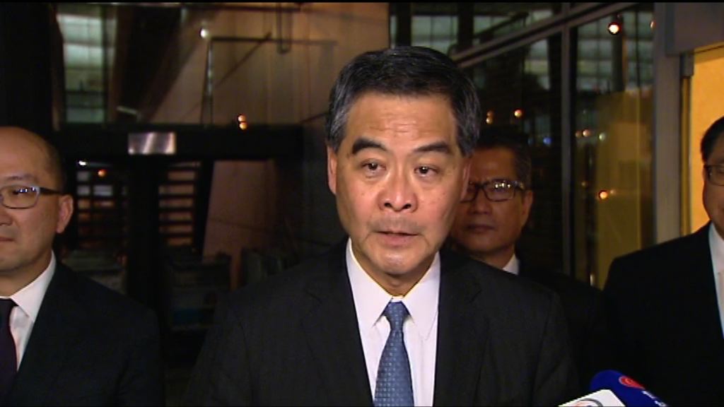 梁振英批評議員誓詞　令人憤怒