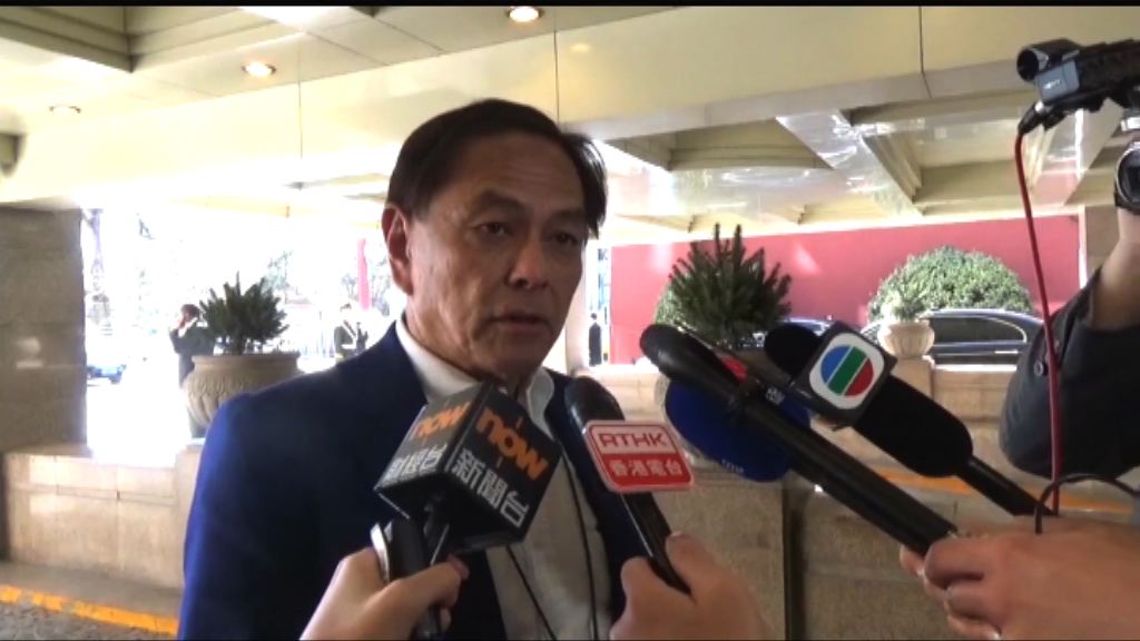 何柱國讚揚梁振英任特首的表現