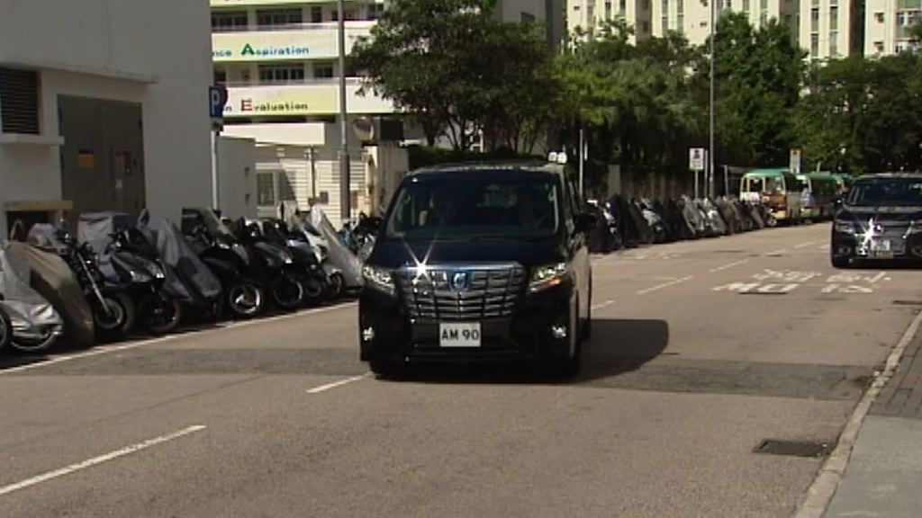 梁振英出席閉門地區交流活動