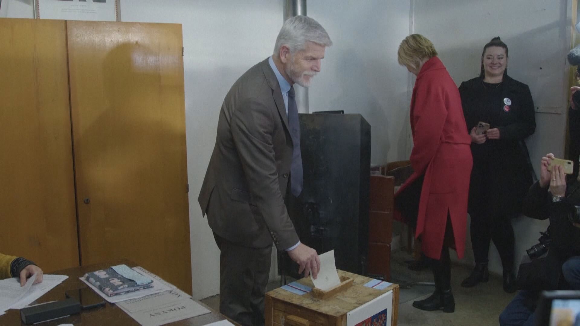 捷克總統選舉開始投票　料無人取得過半選票