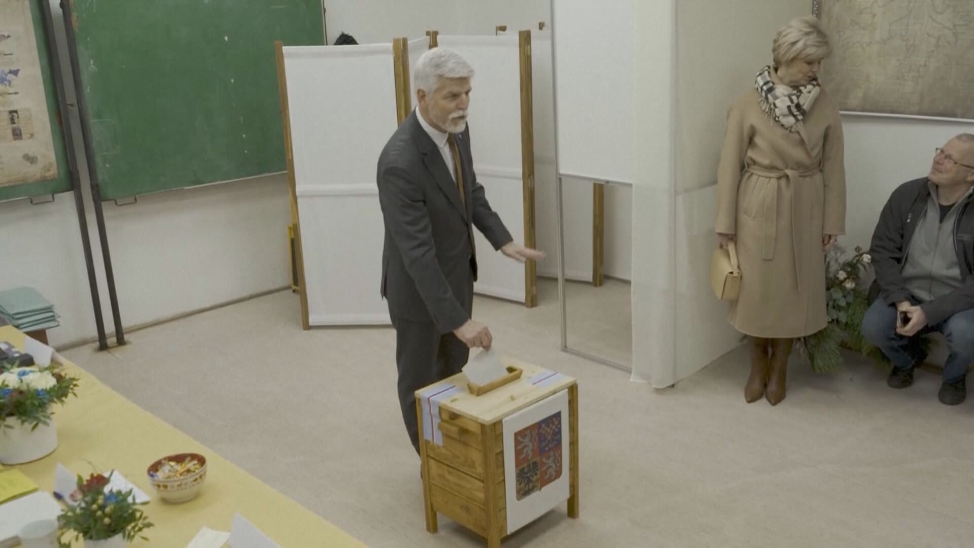 捷克舉行總統選舉次輪投票