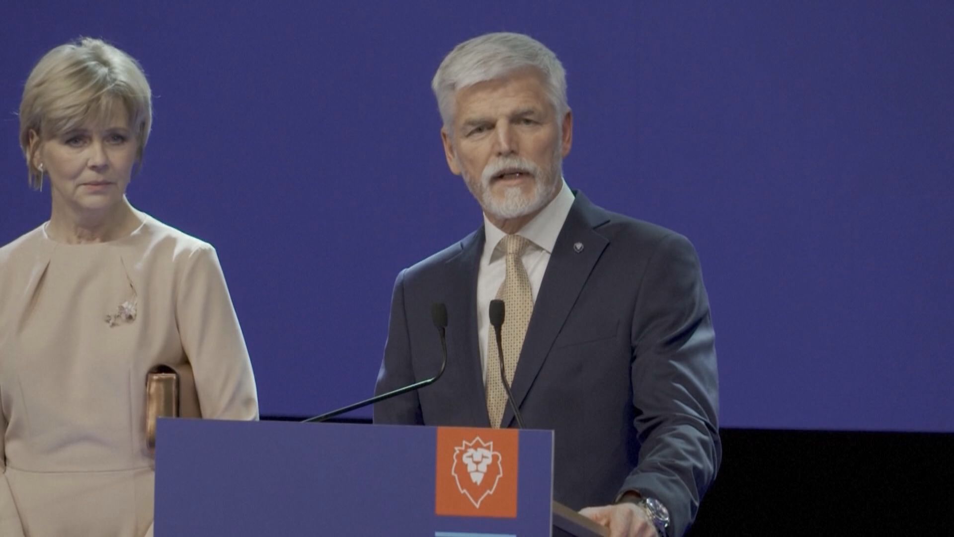 捷克總統選舉第二輪投票前北約將領帕維爾勝出