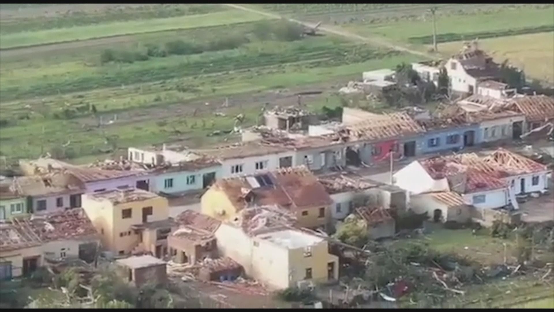 捷克遭龍捲風吹襲至少5死　有房屋屋頂只剩下支架