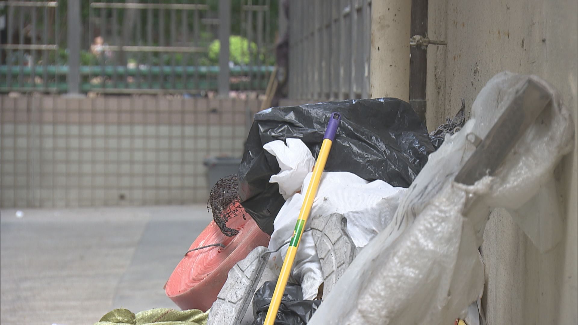 有政黨揭新蒲崗衞生黑點　涉事商戶稱執法部門沒要求清理