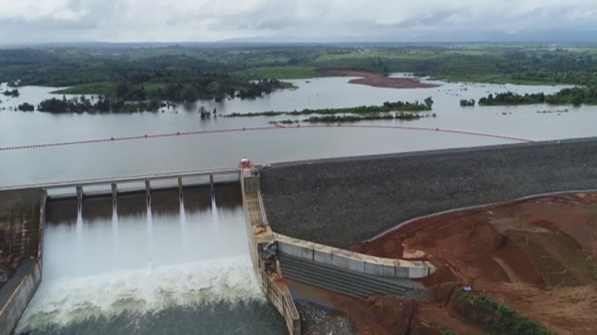 東南亞急速發展水力發電弊多於利