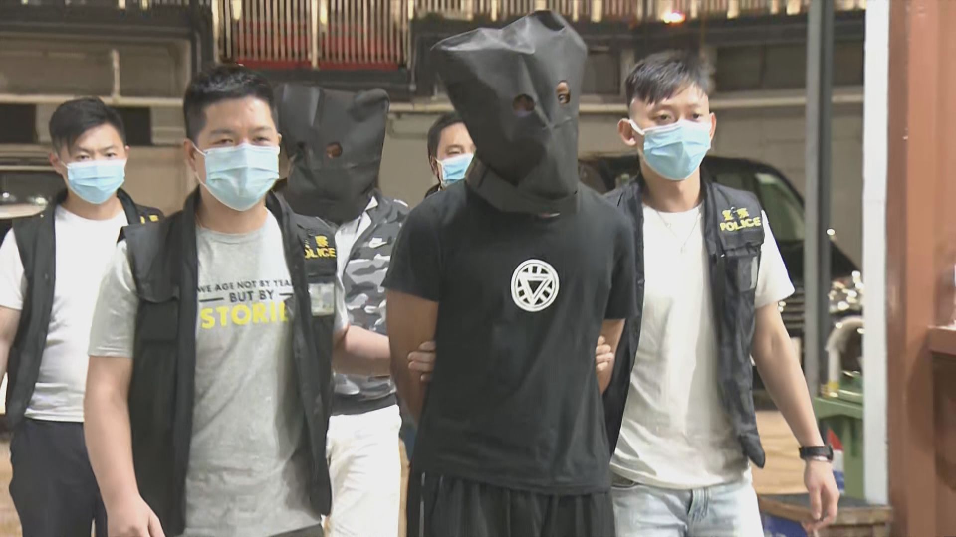 兩男子涉嫌刑毀政府車輛及政府公物被捕