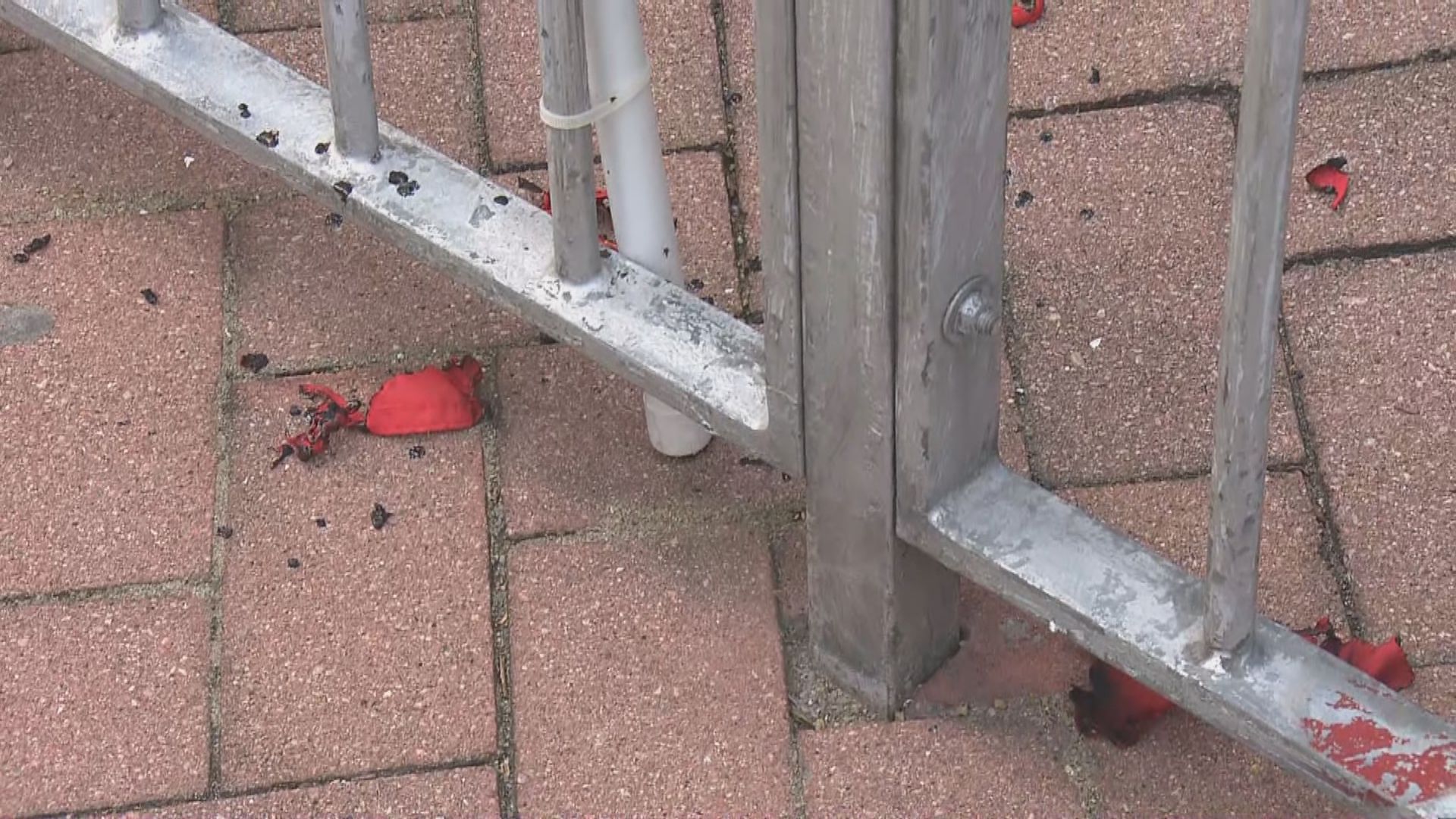 黃大仙慶國慶國旗被人拆除及燒毀