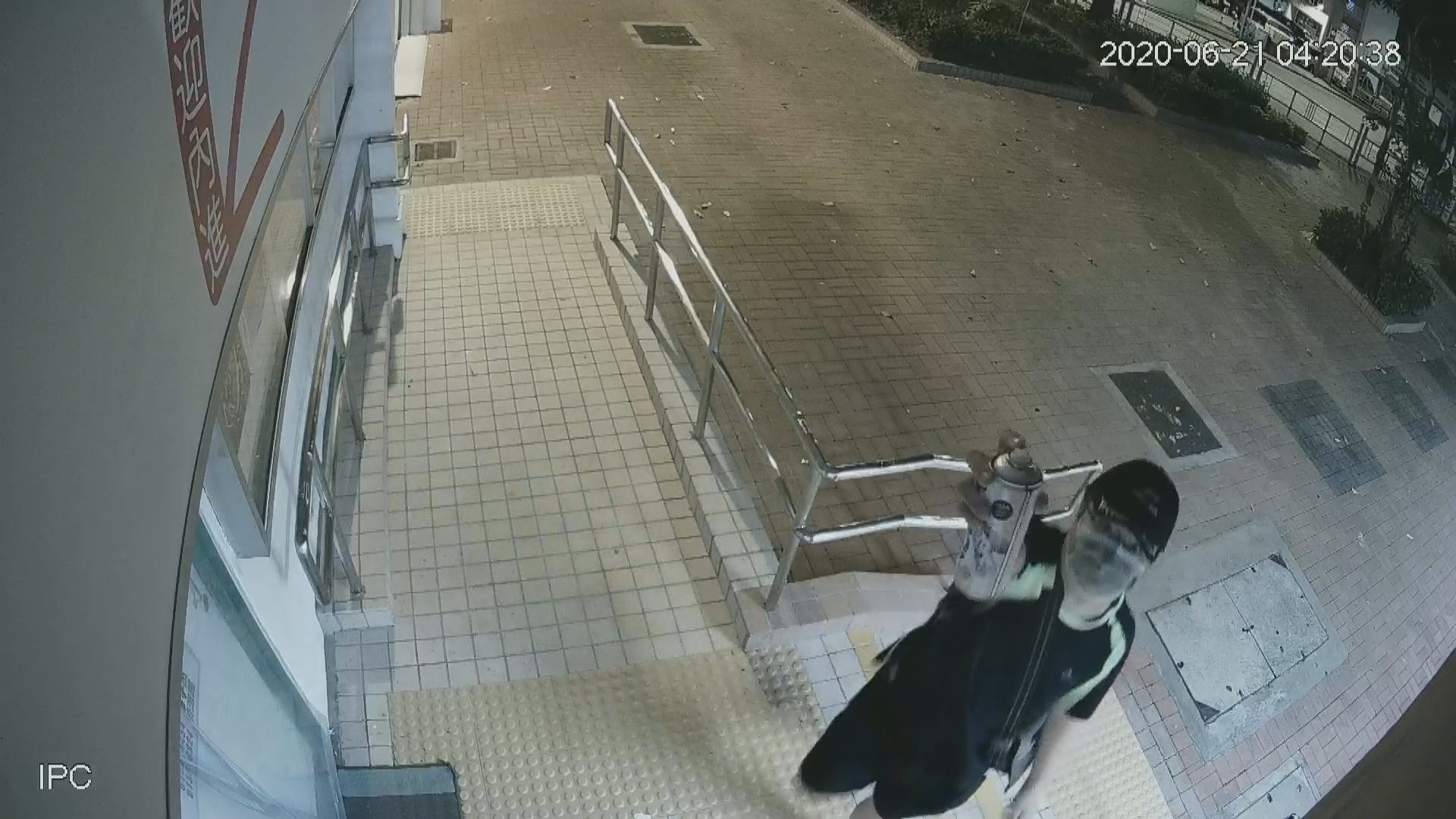 岑子杰議辦凌晨被人用噴漆塗鴉　警列刑事毀壞