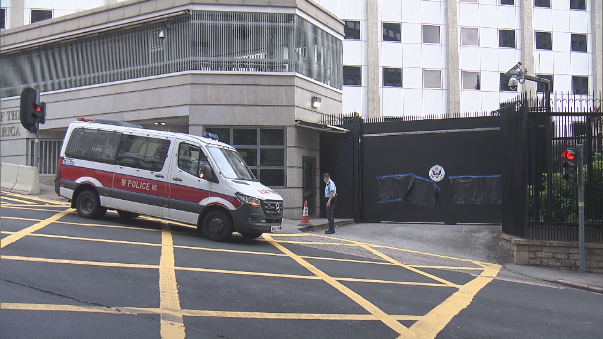 美國領事館遭噴漆塗鴉 警拘一漢