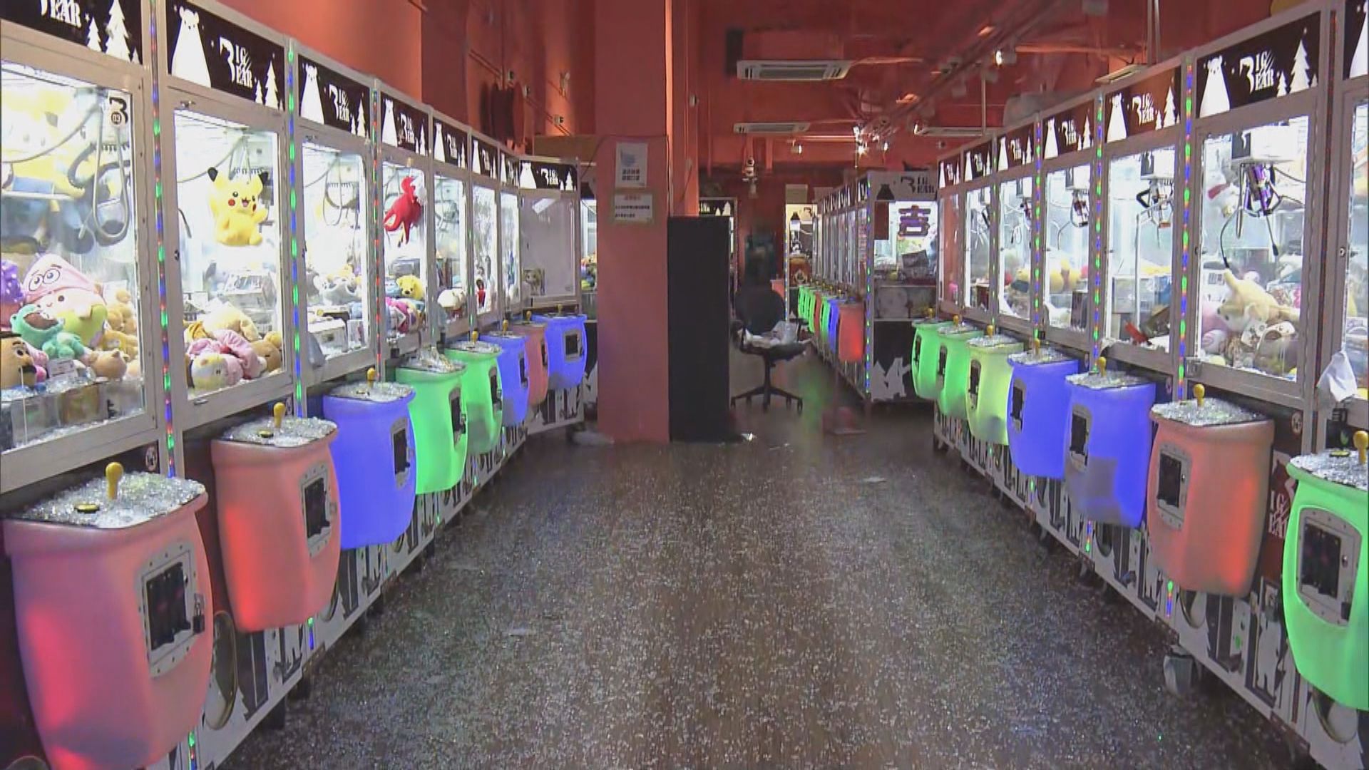 油麻地夾公仔店遭刑毀無人傷