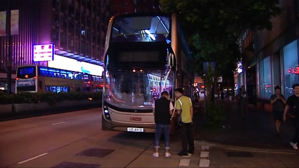 男子持刀襲擊車輛被捕　送院後證實死亡