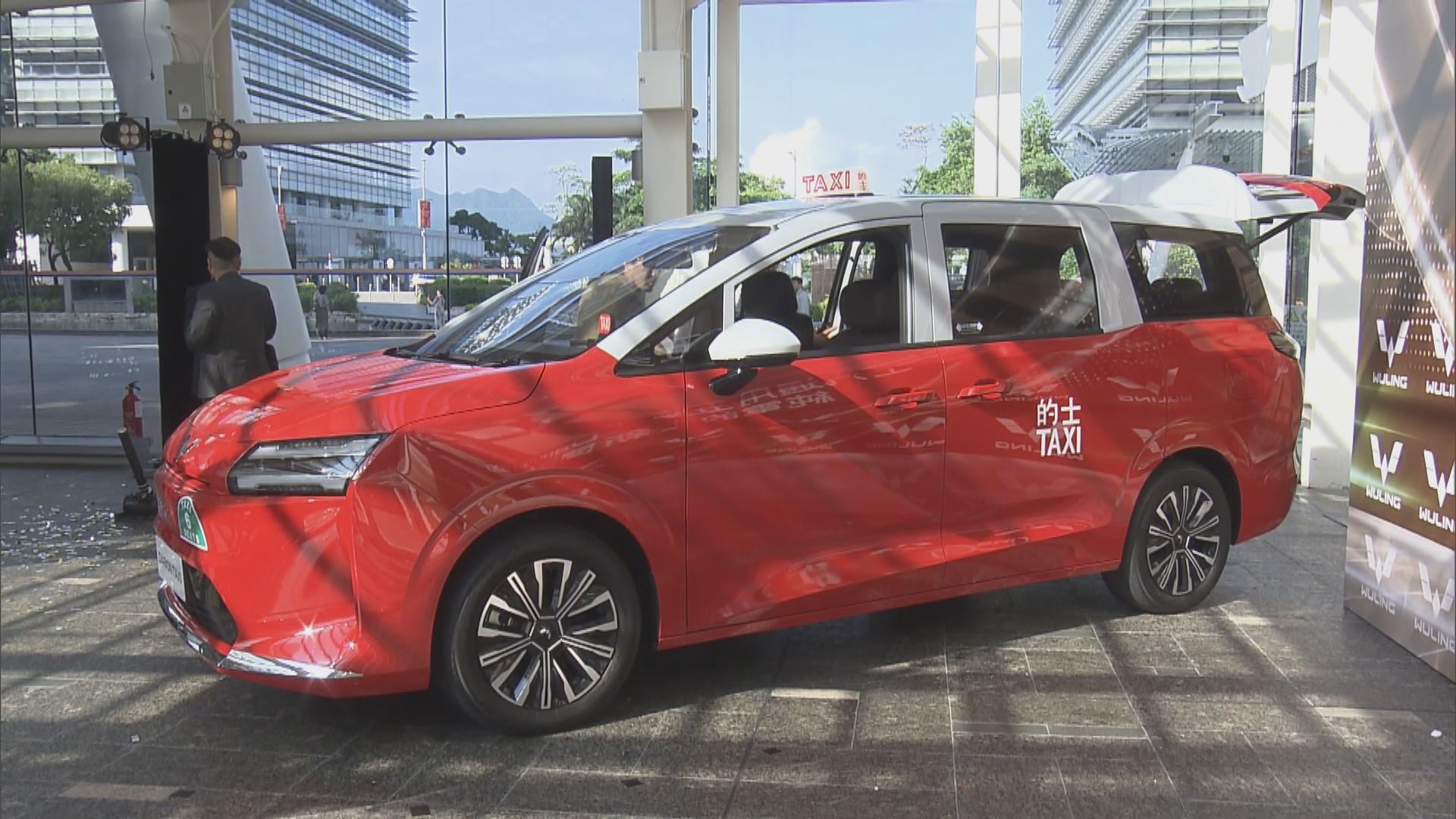 新純電動的士「上市」　設6座位配備540公里續航能力