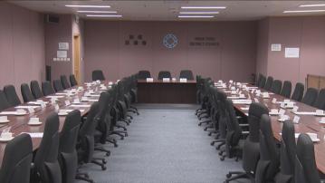 據了解履職監察機制下 區議員每年開會出席率不得低於八成