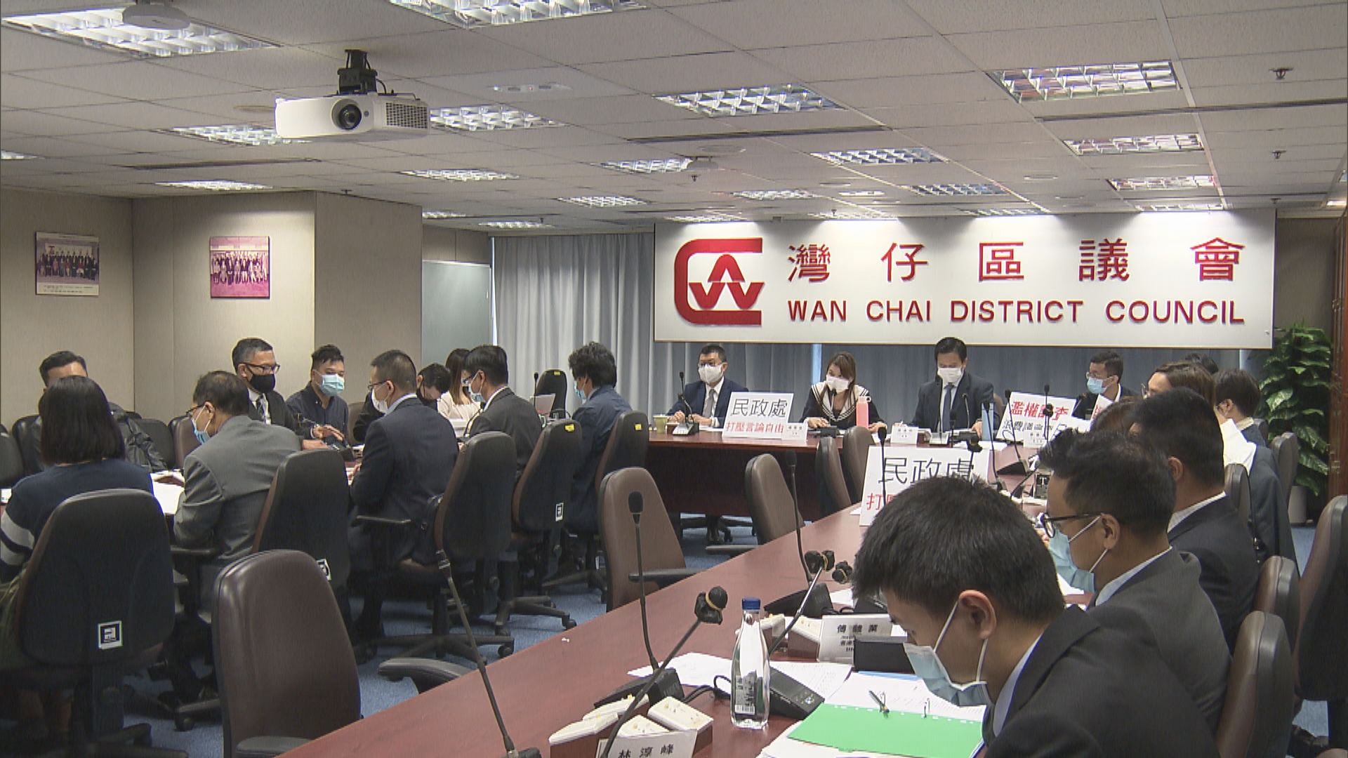 【區選一年】民主派掌主導權　惟嘆政府不配合