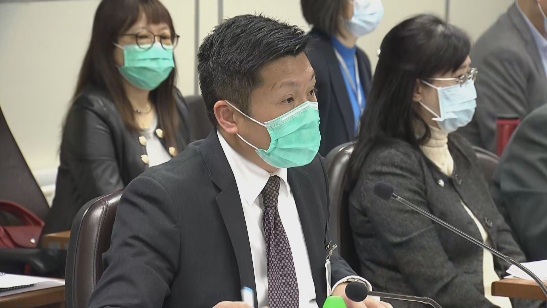 警方到葵青區議會交代罪案情況