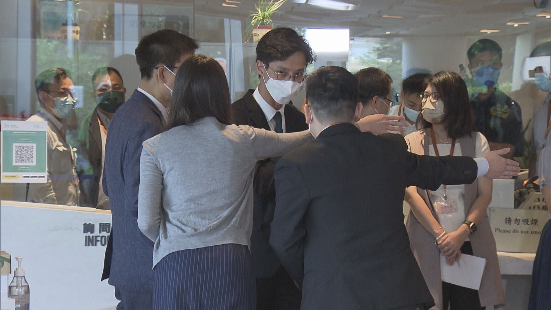 新界東區議員今日宣誓　三人宣誓前辭職