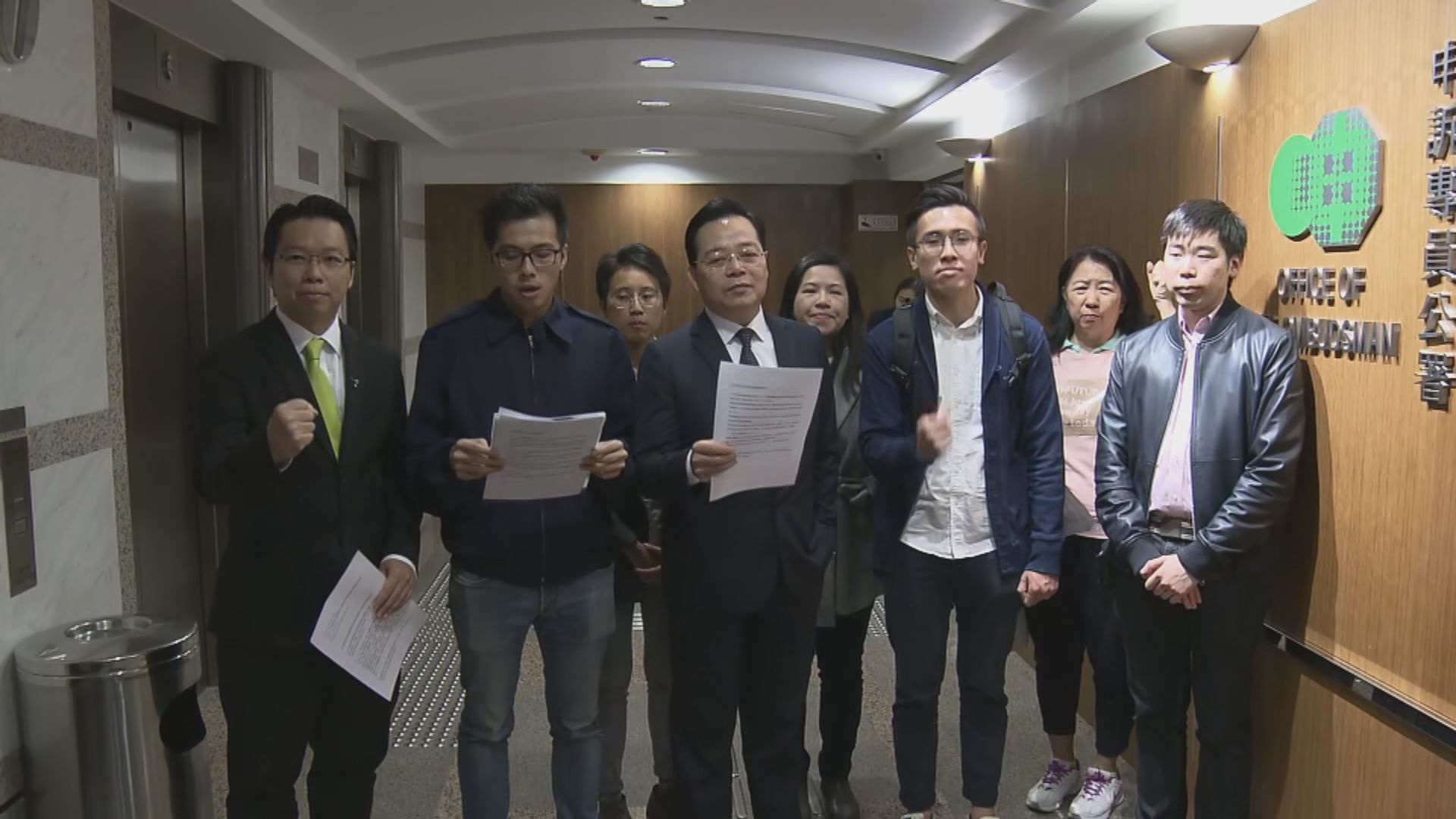 民主派向申訴專員公署投訴官員會議期間拉隊離場