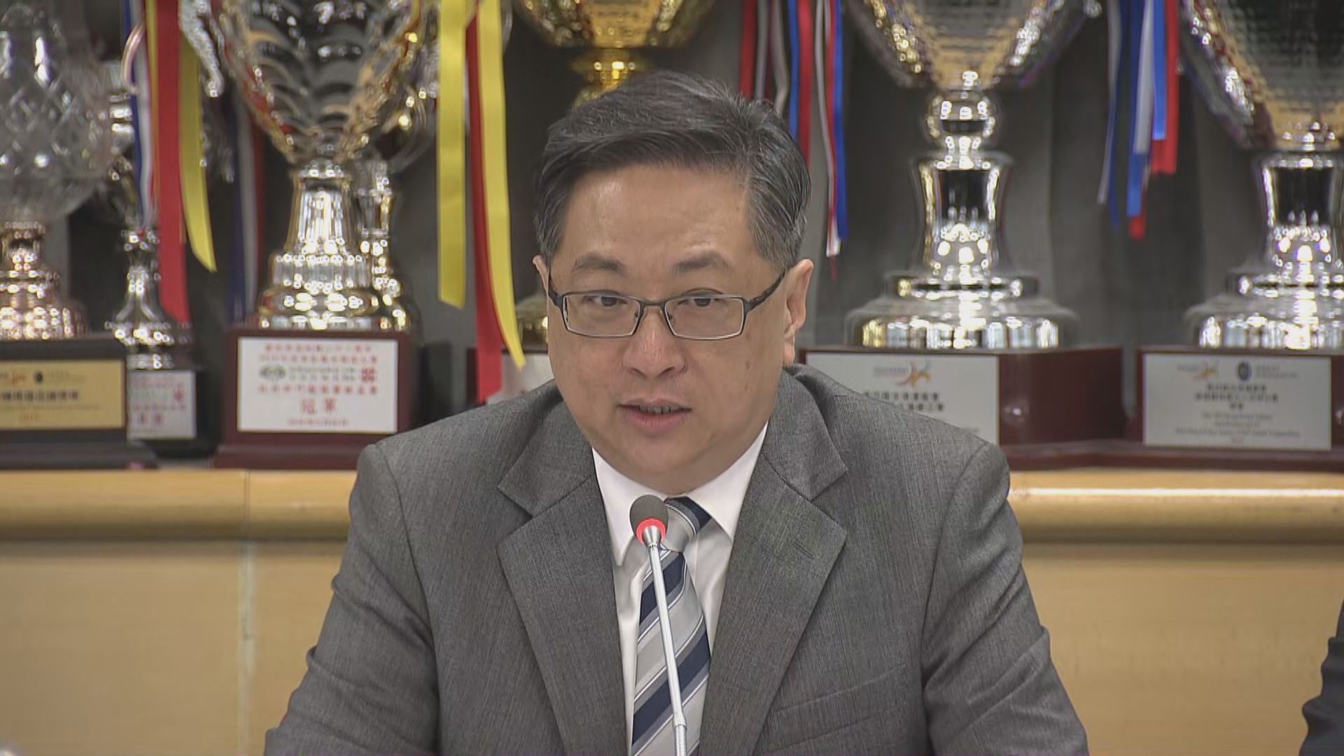 盧偉聰憂警車加裝閉路電視有私隱問題