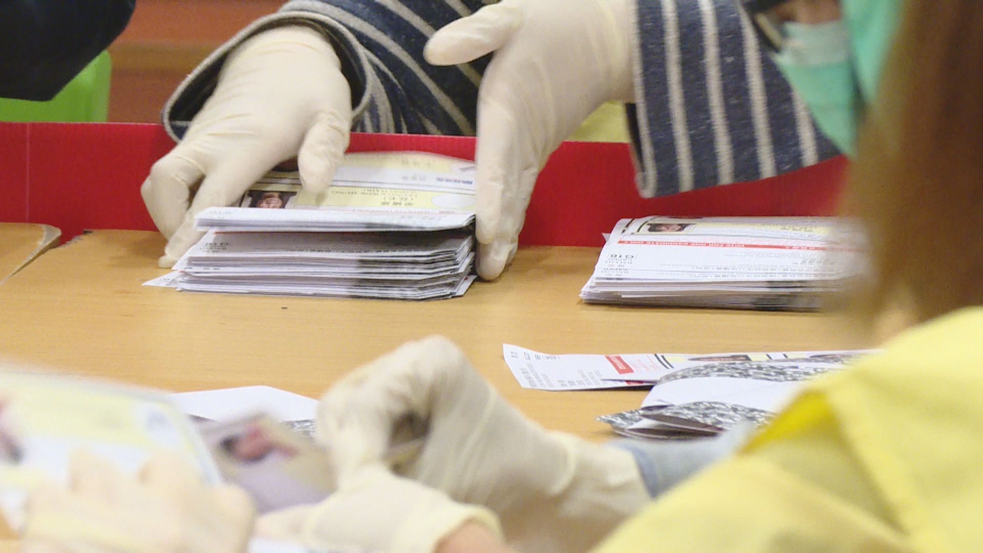 選管會：多個選區票站職員出錯　部分個案交執法機關跟進