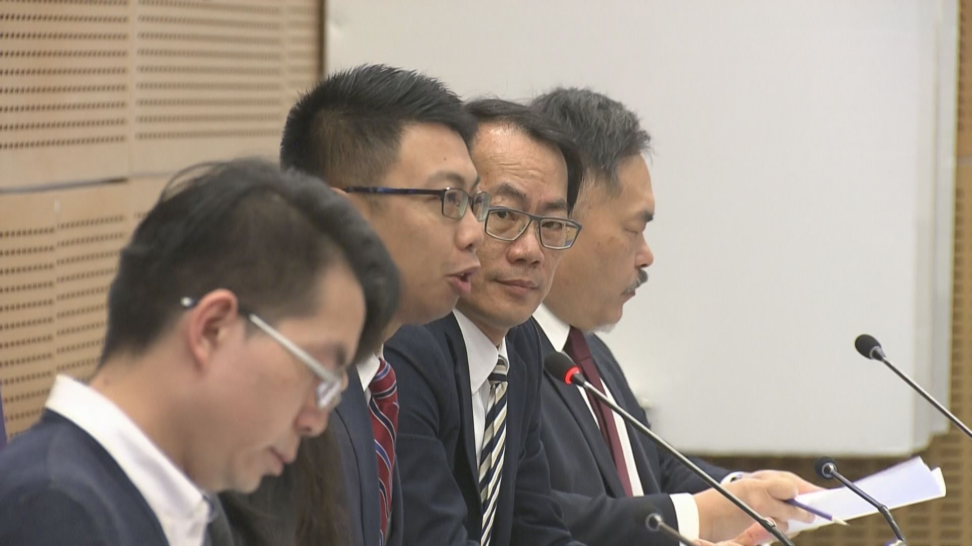 西貢及中西區議會開會　民主派包攬正副主席