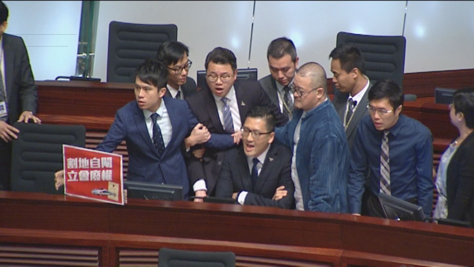 林卓廷尹兆堅接預約拘捕