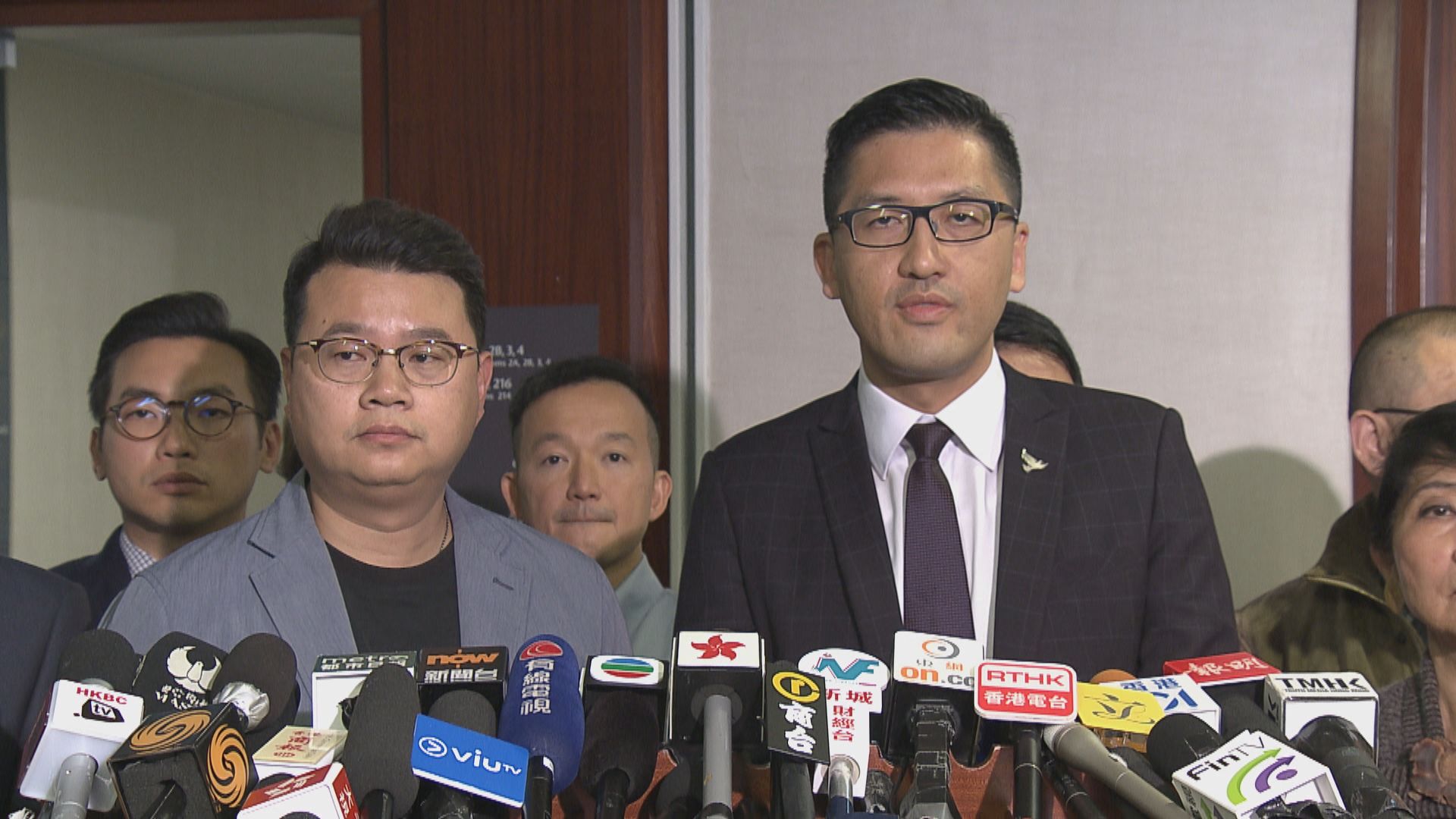 林卓廷尹兆堅遭預約拘捕涉妨礙立會人員執行職務