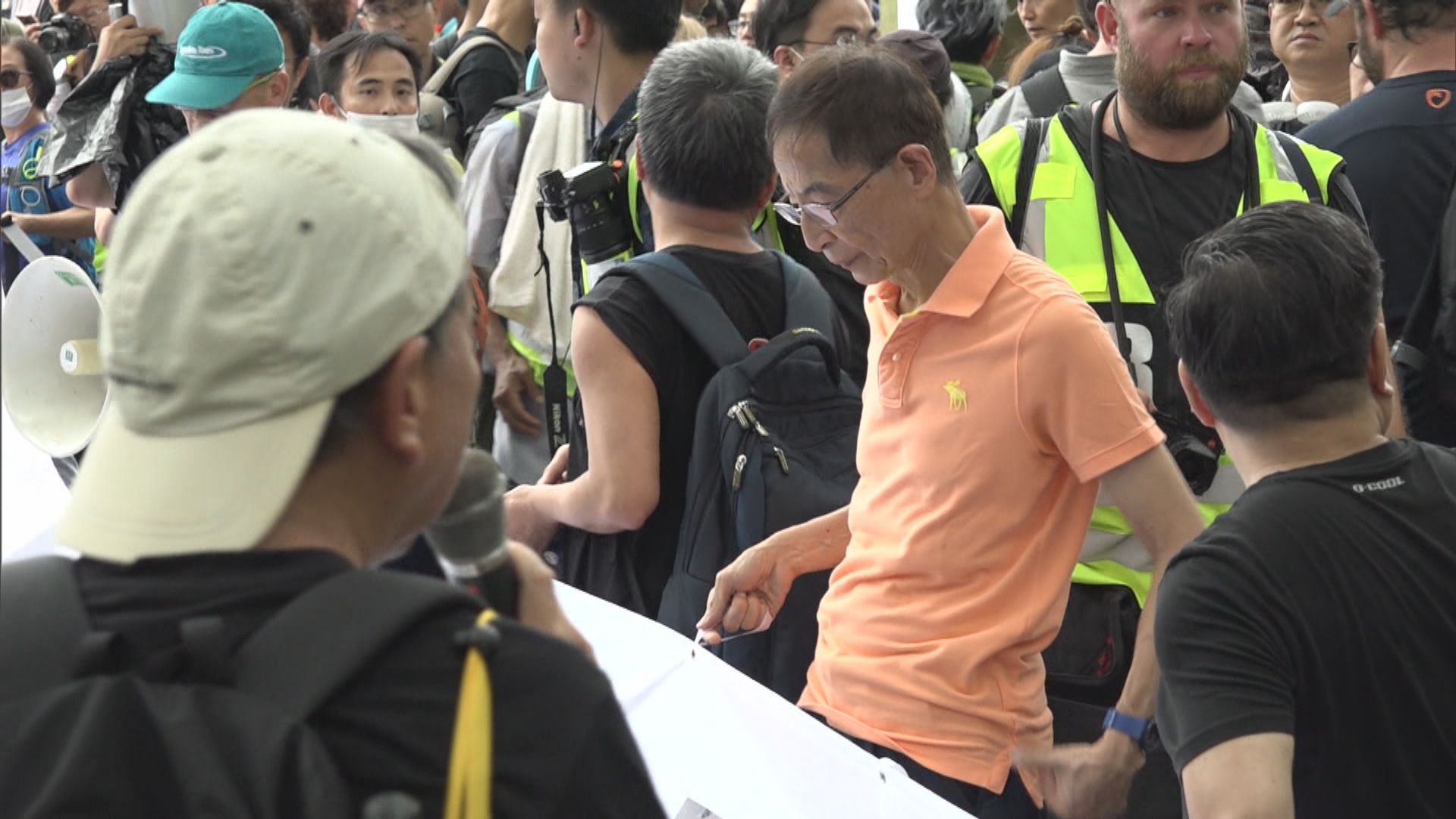 【或陸續有來】至少11人被捕涉去年參與未經批准遊行　包括李柱銘李卓人