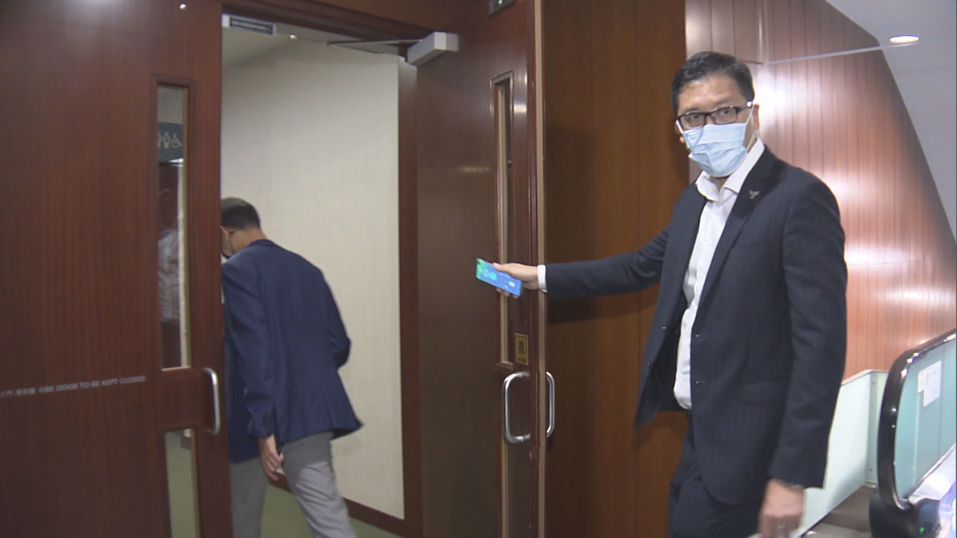 多名民主派議員約見梁君彥　不滿「剪布」手法