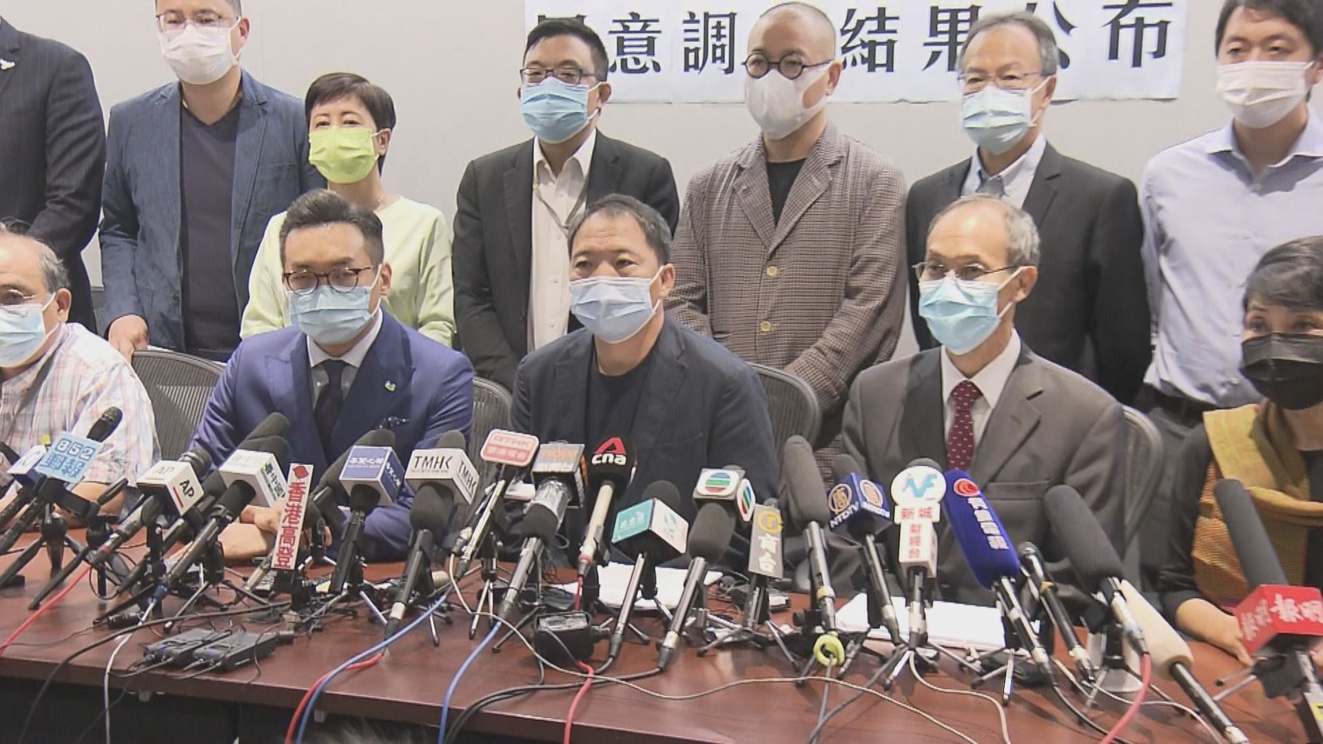 去留民調均不過半　多名民主派議員決定續任