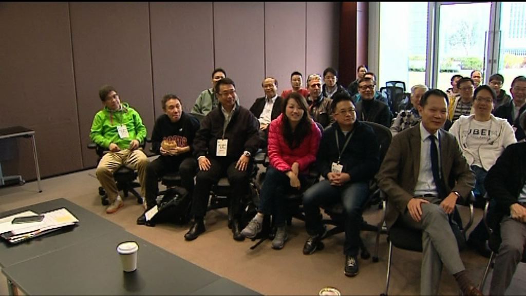 民主300+參考公投一致投票