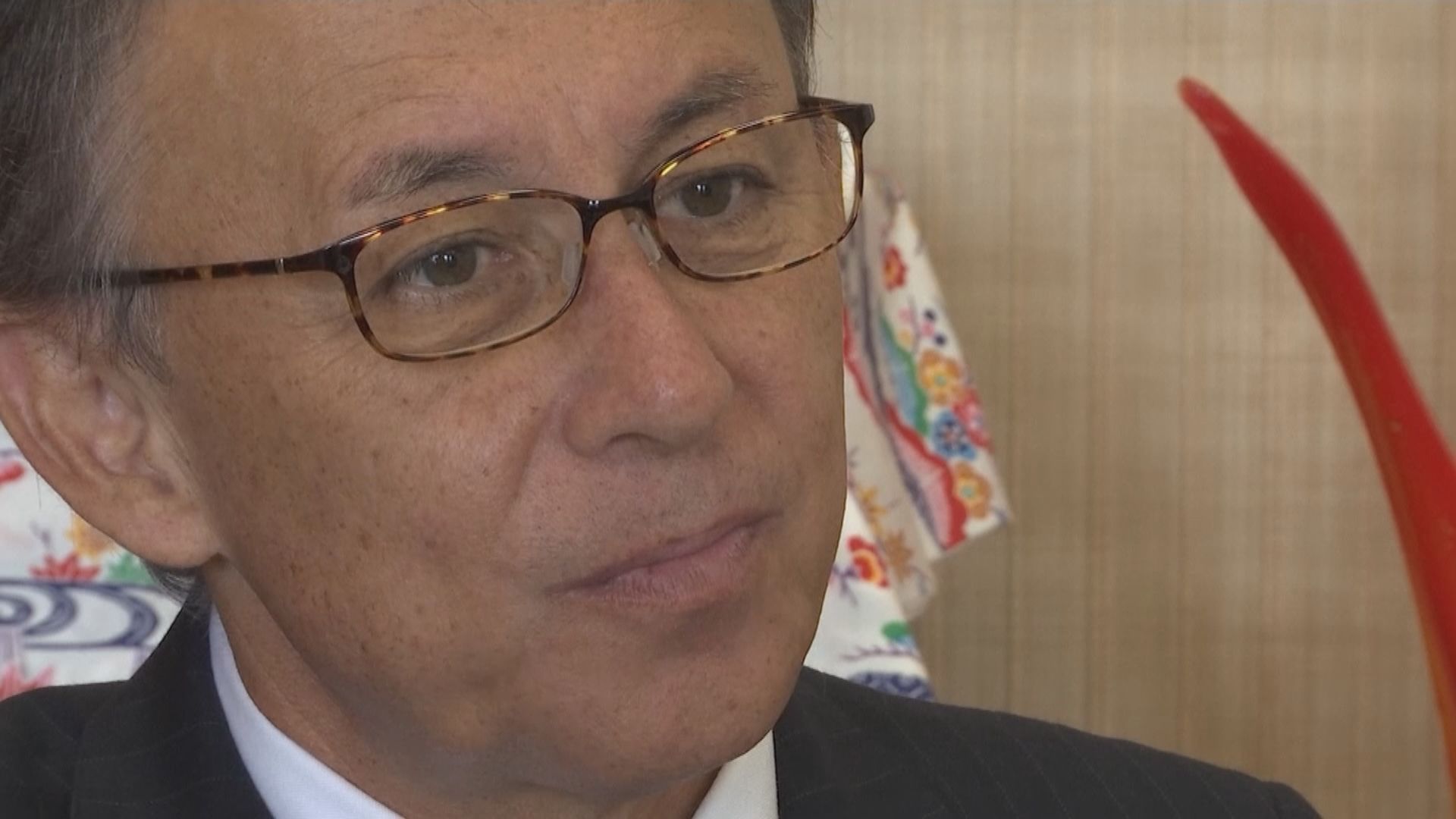 玉城丹尼是首位日美混血兒沖繩縣知事