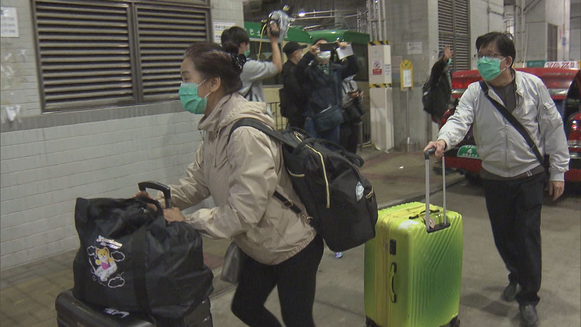 鑽石公主號首批返港乘客陸續離開駿洋邨