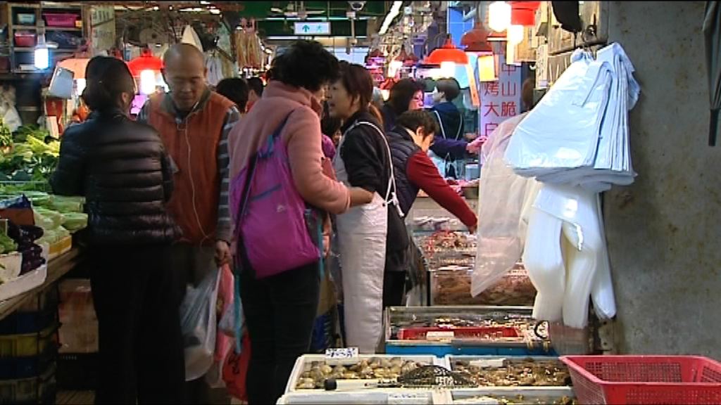 市民到街市選購食材準備做冬
