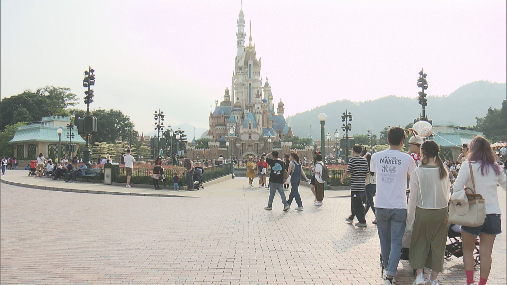 香港迪士尼去年淨虧損21億元 連續8年「見紅」