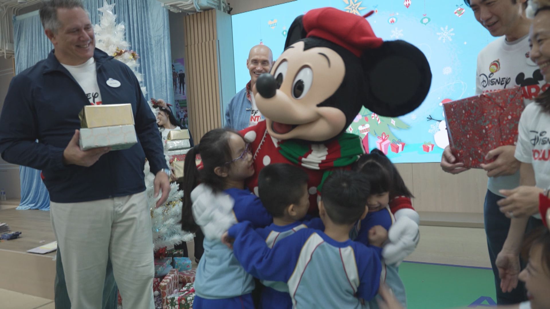 迪士尼捐逾1.8萬份聖誕玩具予基層兒童