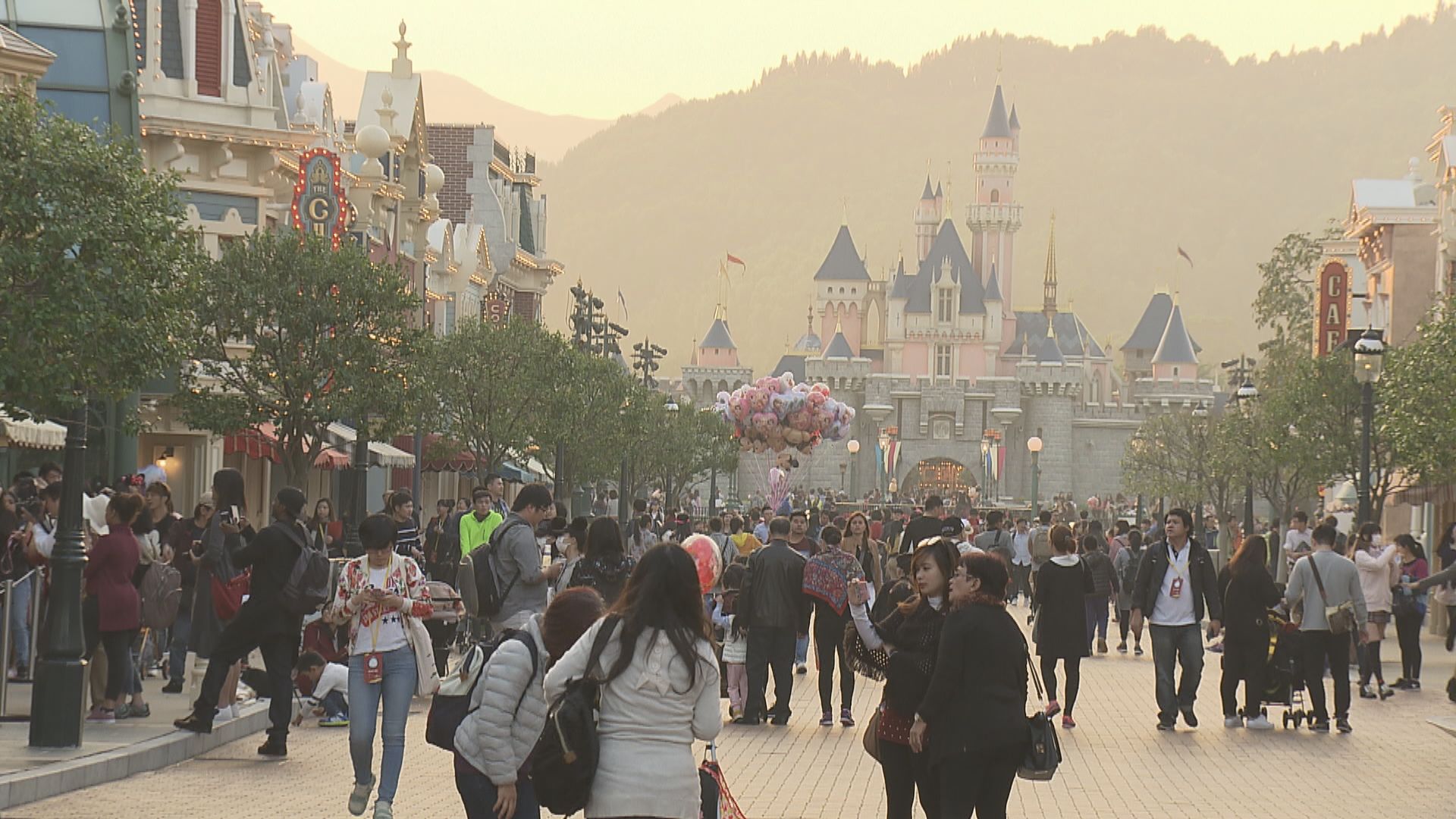 香港迪士尼樂園周四重開