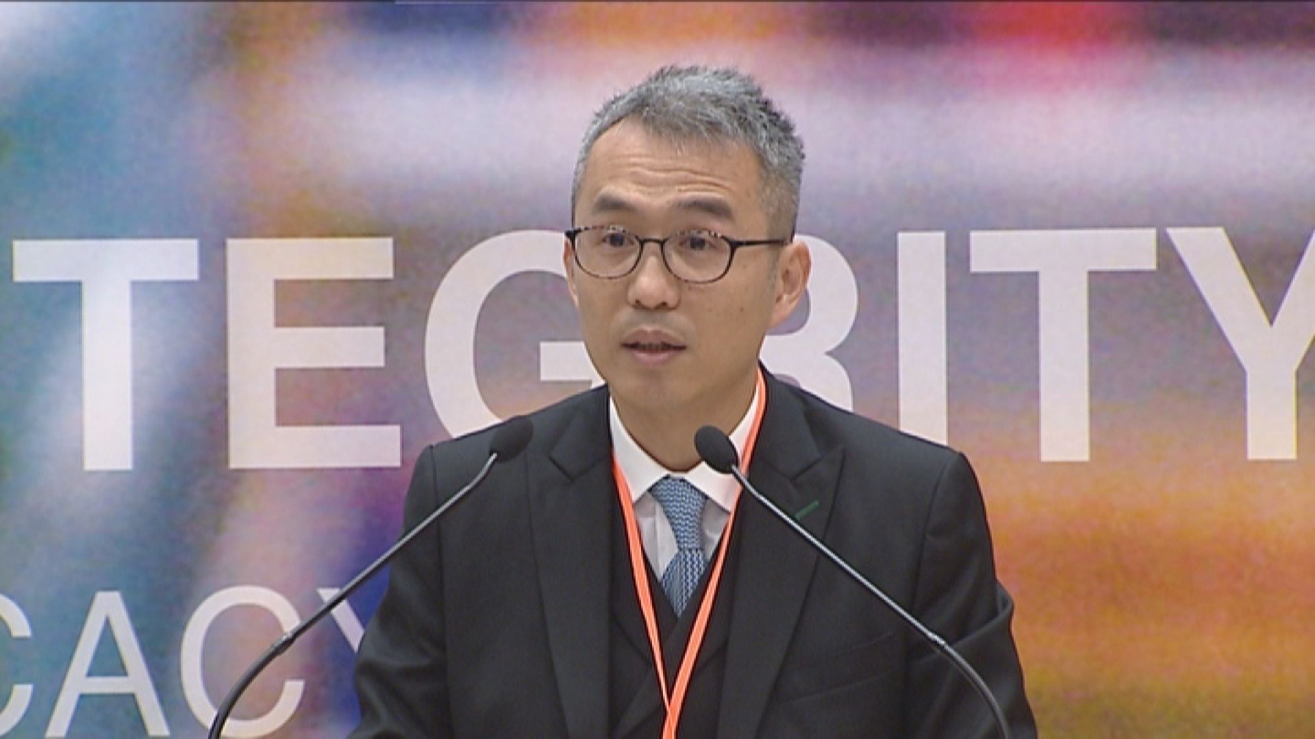 刑事檢控專員對「政治檢控」指控感難受