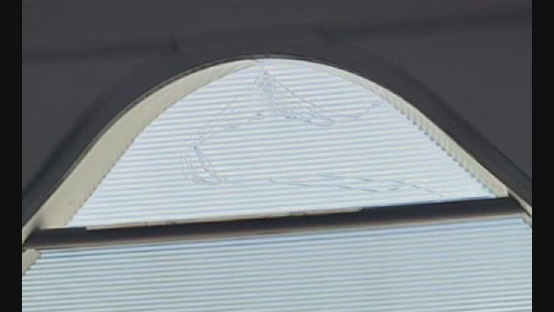 場地玻璃損毀 民主黨周一晚宴臨時取消