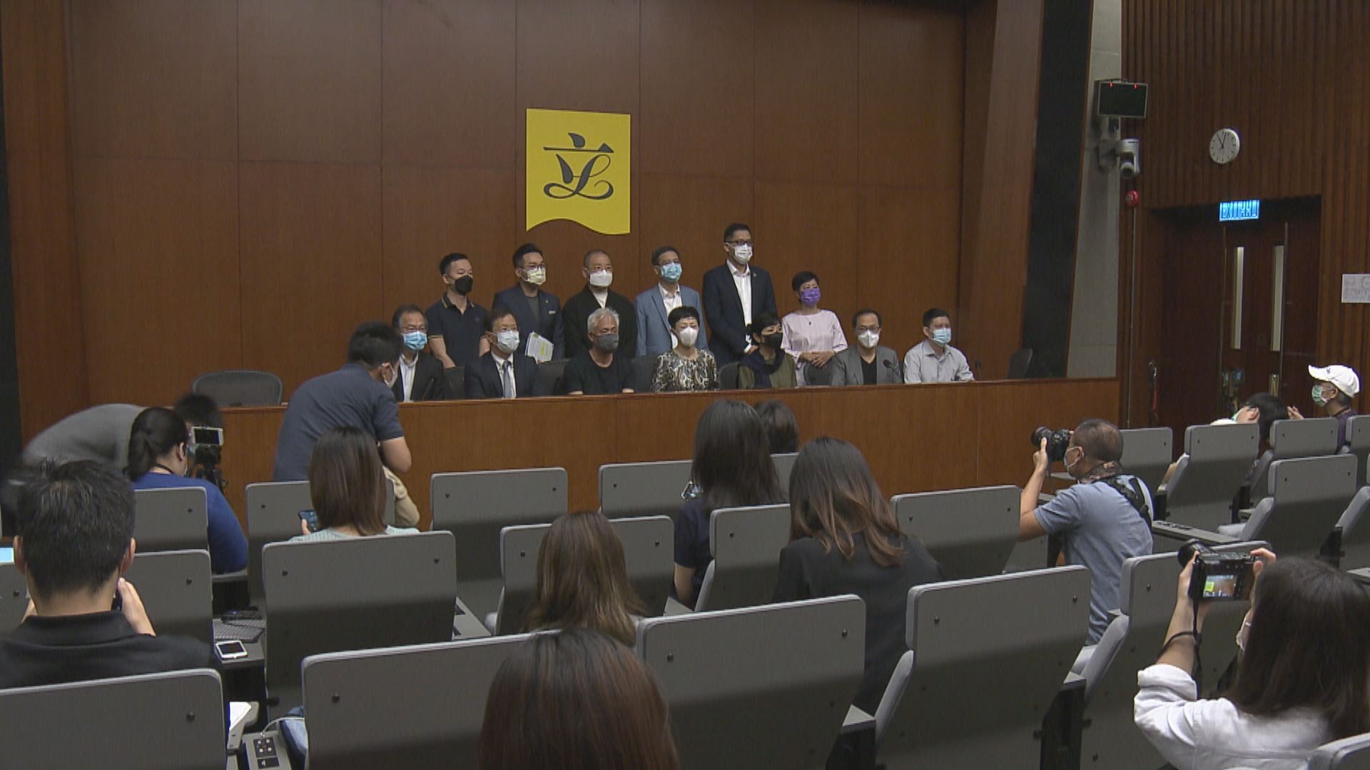 民主派指中聯辦自行定義基本法22條情況比釋法更差