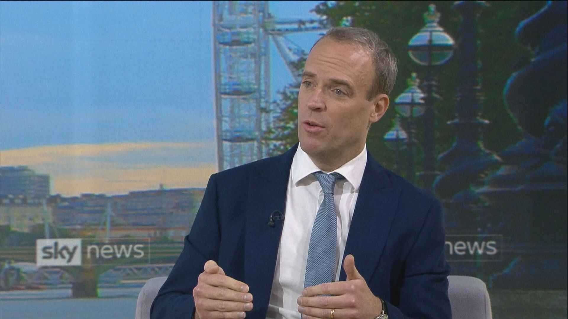 英政府指中方取消四議員資格違反中英聯合聲明　考慮制裁中港官員