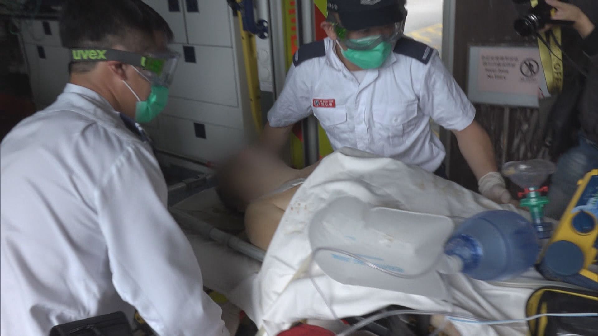 深水灣泳灘一名男泳客遇溺昏迷