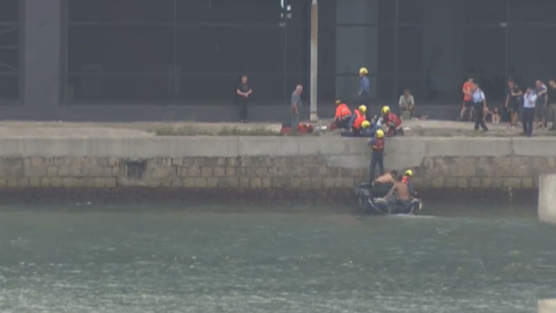 樺加沙襲港｜柴灣墮海一家父轉趨穩定　5歲子轉為嚴重　母仍危殆