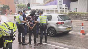 警方油麻地截私家車 檢毒品拘男司機