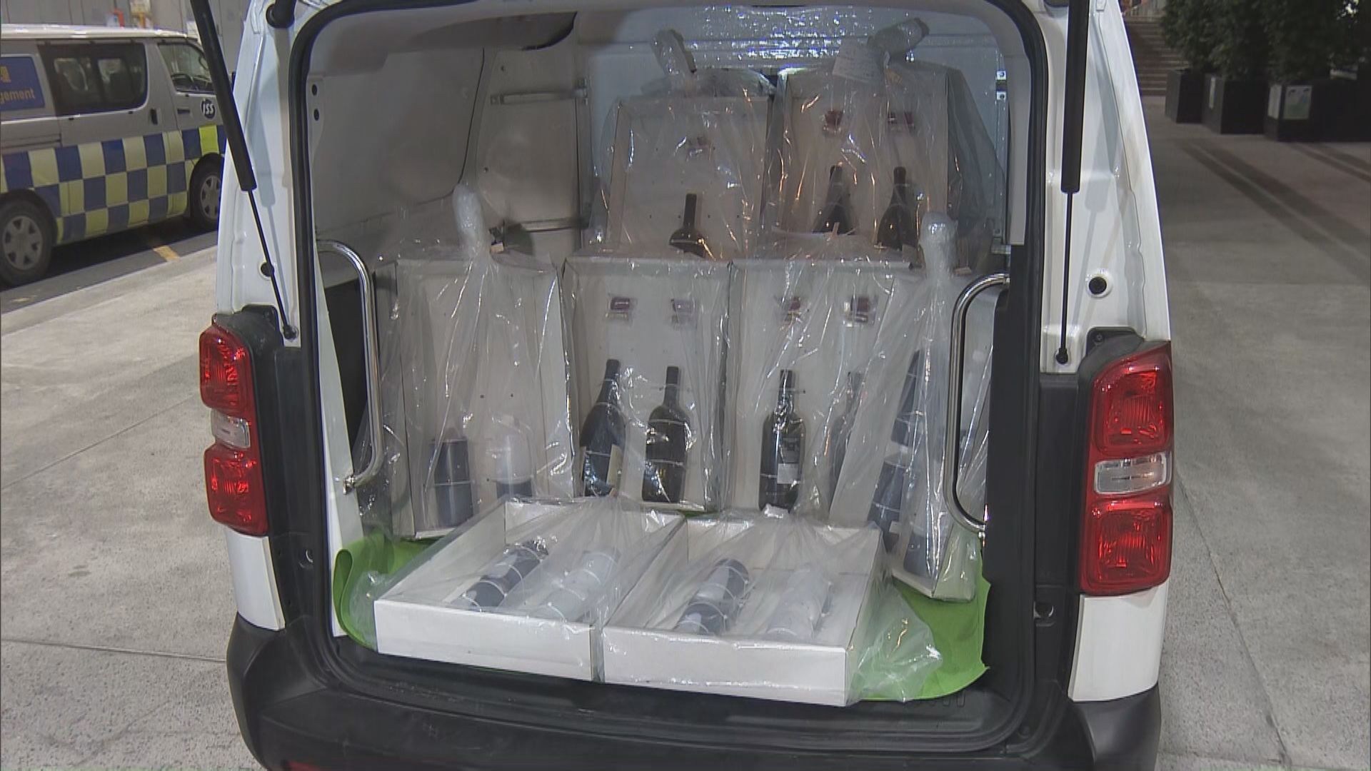 海關機場檢獲二千萬元懷疑液態可卡因拘三男