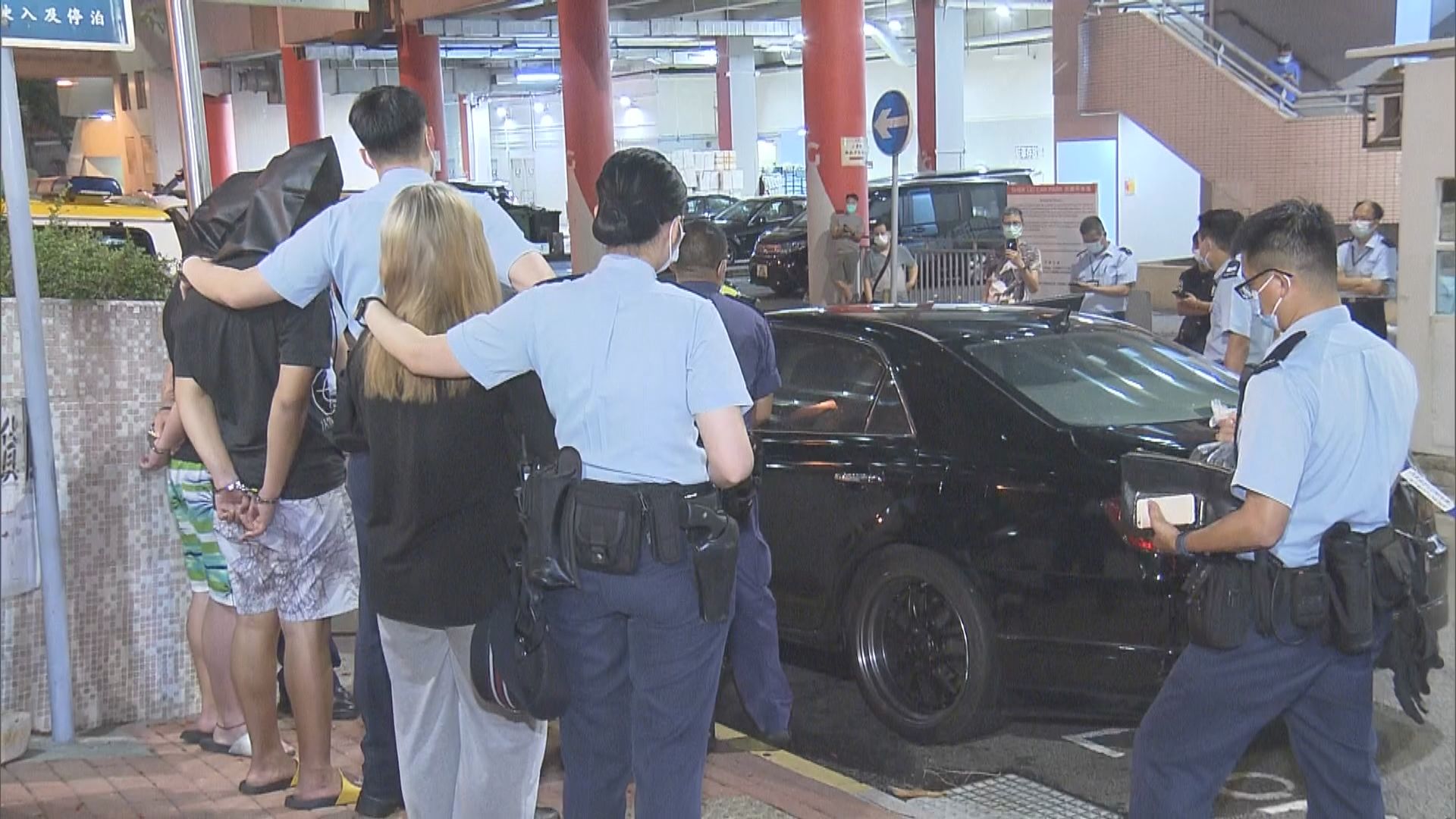 警方葵涌私家車檢毒品拘三男女