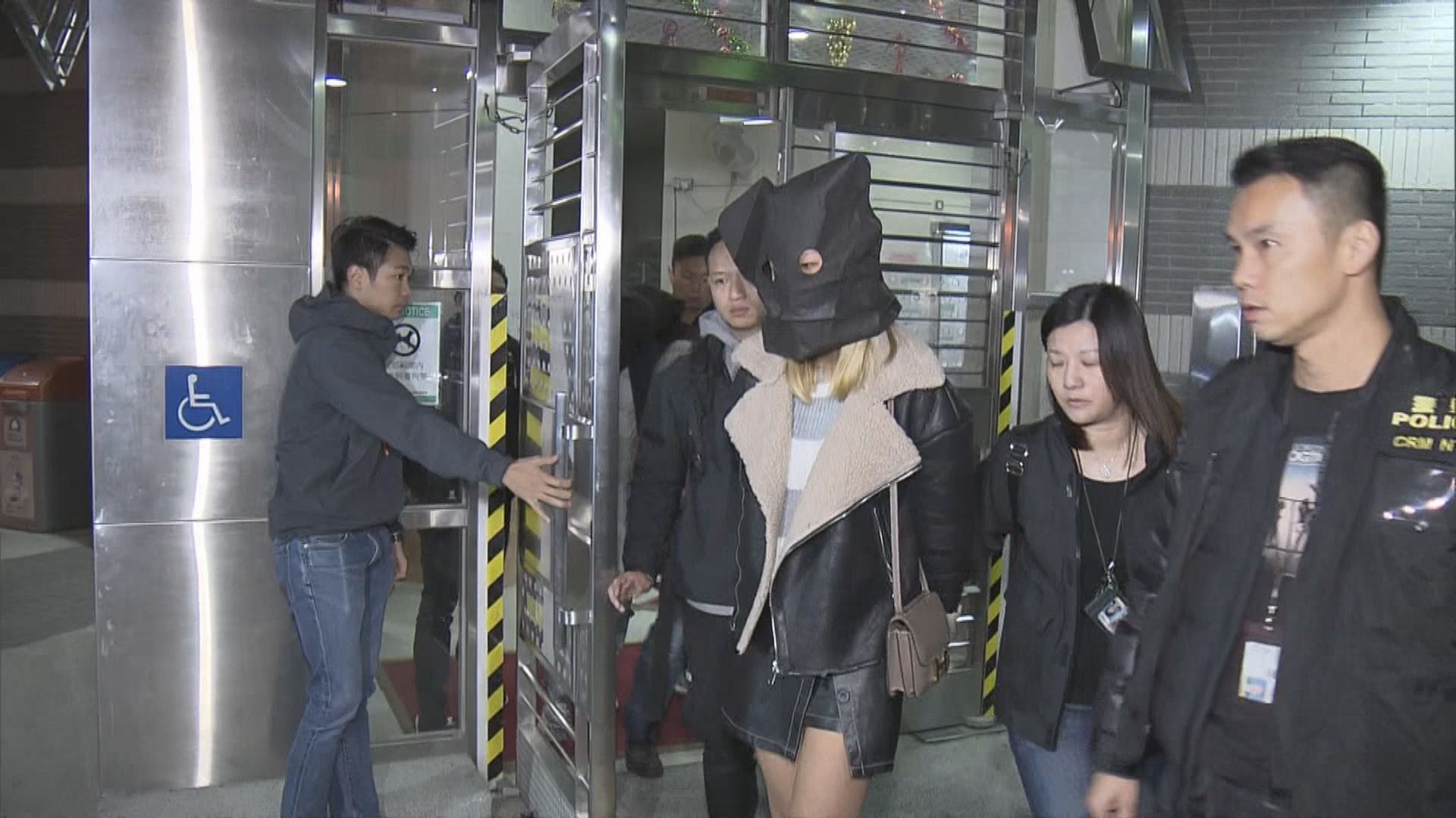 警方破獲九龍灣公屋毒窟拘兩人檢五百萬毒品