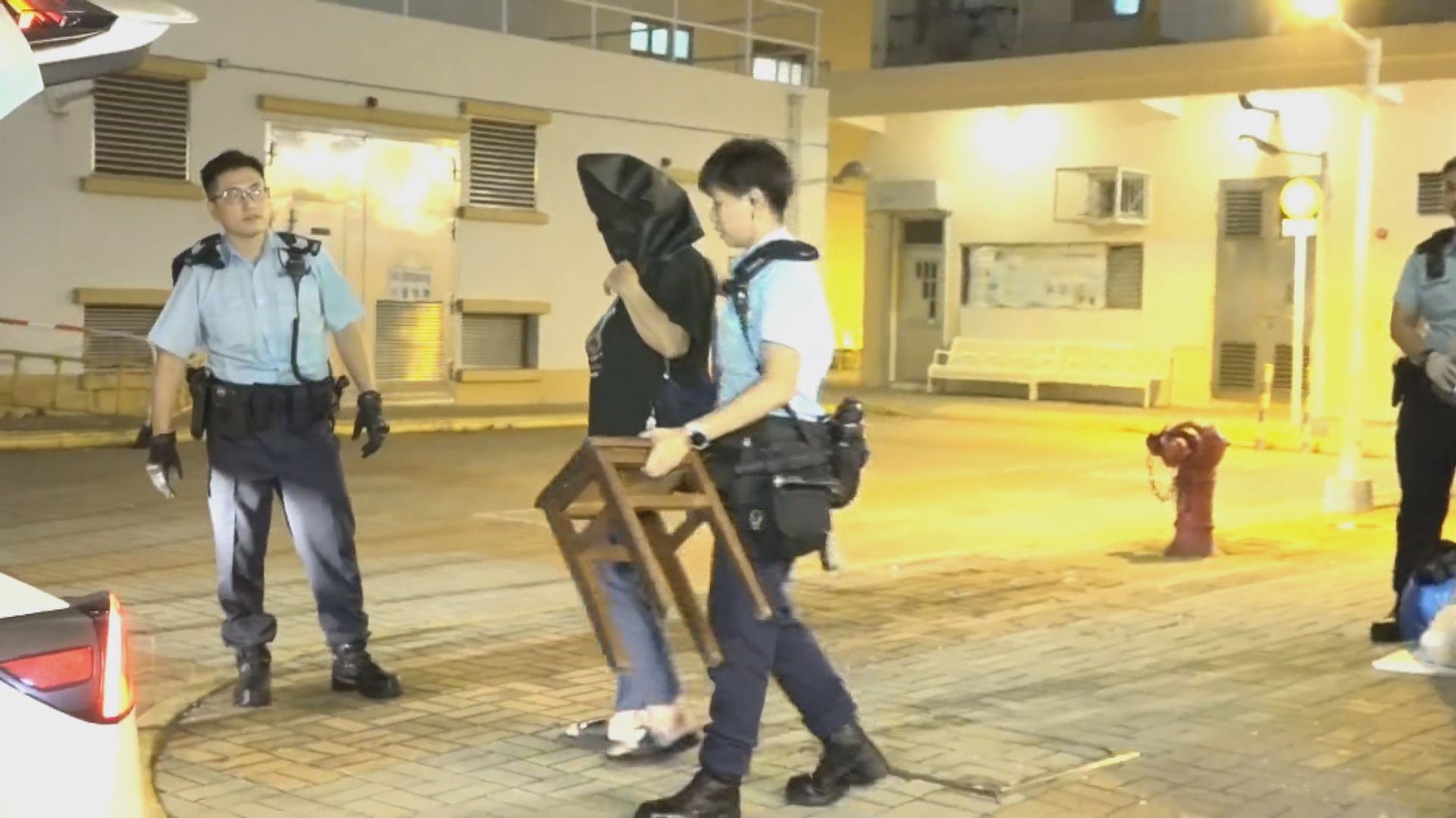 警牛頭角查車　檢100萬元大麻花拘母女