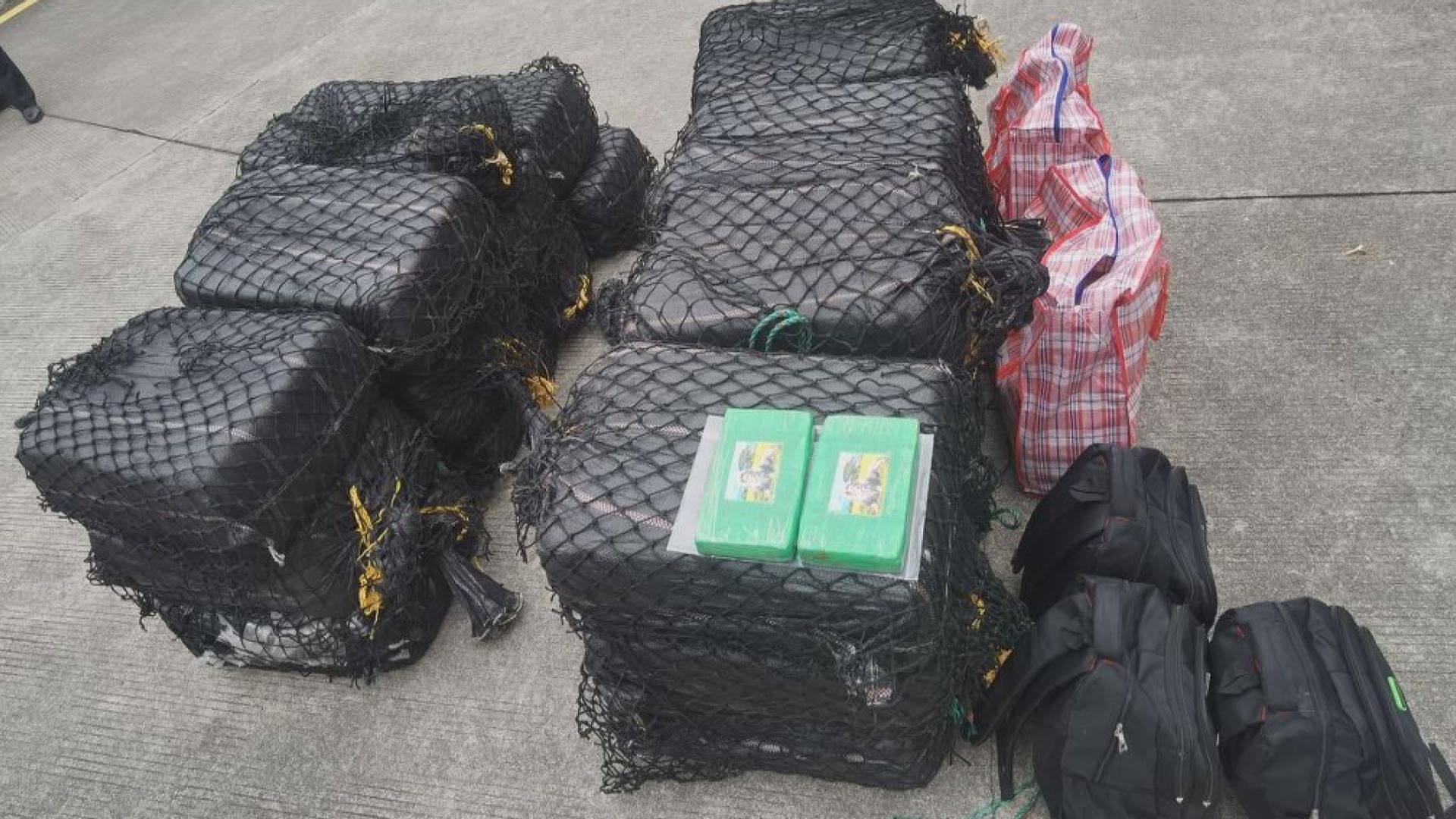 警方聯同內地公安掃毒檢約8.3億元懷疑可卡因拘56人