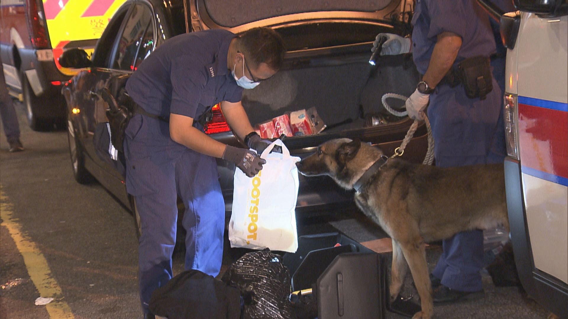 警方深水埗旺角查車檢毒品拘兩漢